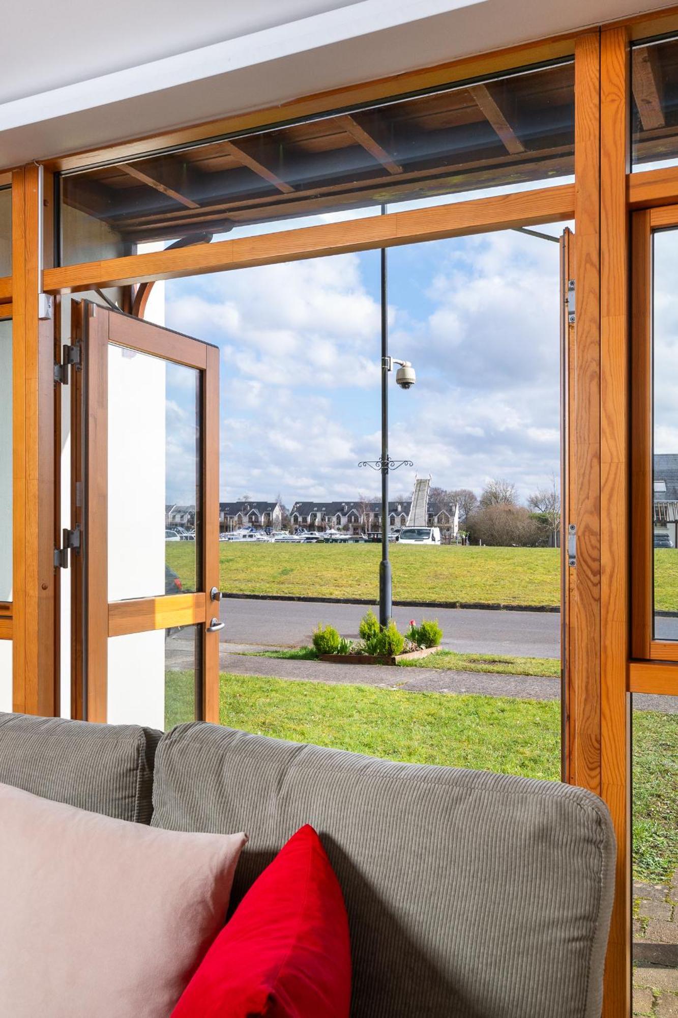 Shannonside - Stylish 5 Bed Marina Home & 40Ft Mooring Termonbarry Экстерьер фото
