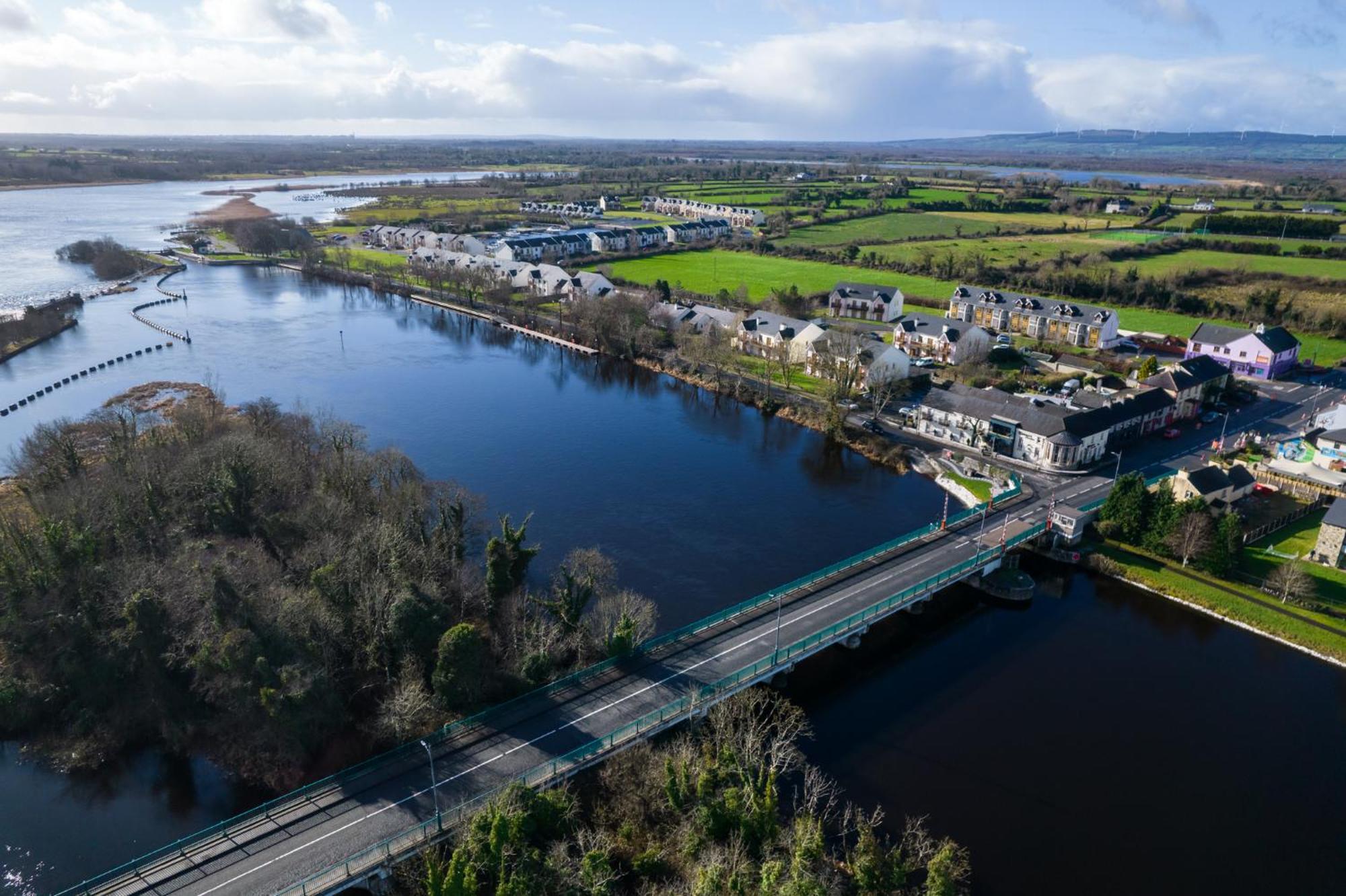 Shannonside - Stylish 5 Bed Marina Home & 40Ft Mooring Termonbarry Экстерьер фото